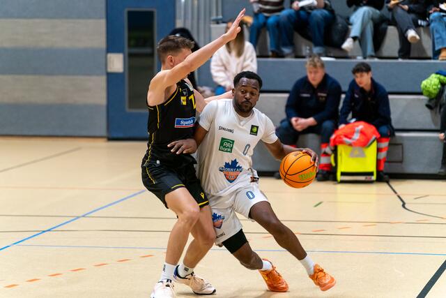BIS-Kapitän DJ Woodmore (rechts) denkt gerne an das Hinspiel gegen die Orange Academy Ulm | Foto: BIS Baskets Speyer/gratis