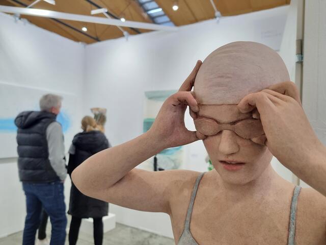 "Die Schwimmerin" von Rainer Kurka - aus Terrakotta | Foto: www.jowapress.de