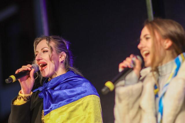 Die Sängerinnen Yaroslava Yurchenko (links) und Veronika Donchenko. | Foto: Christian Gaier