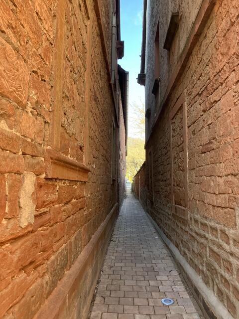 Leicht zu übersehen: die kleine Gasse, die oberhalb der Stadtmühle vorbei führt | Foto: B. Bender