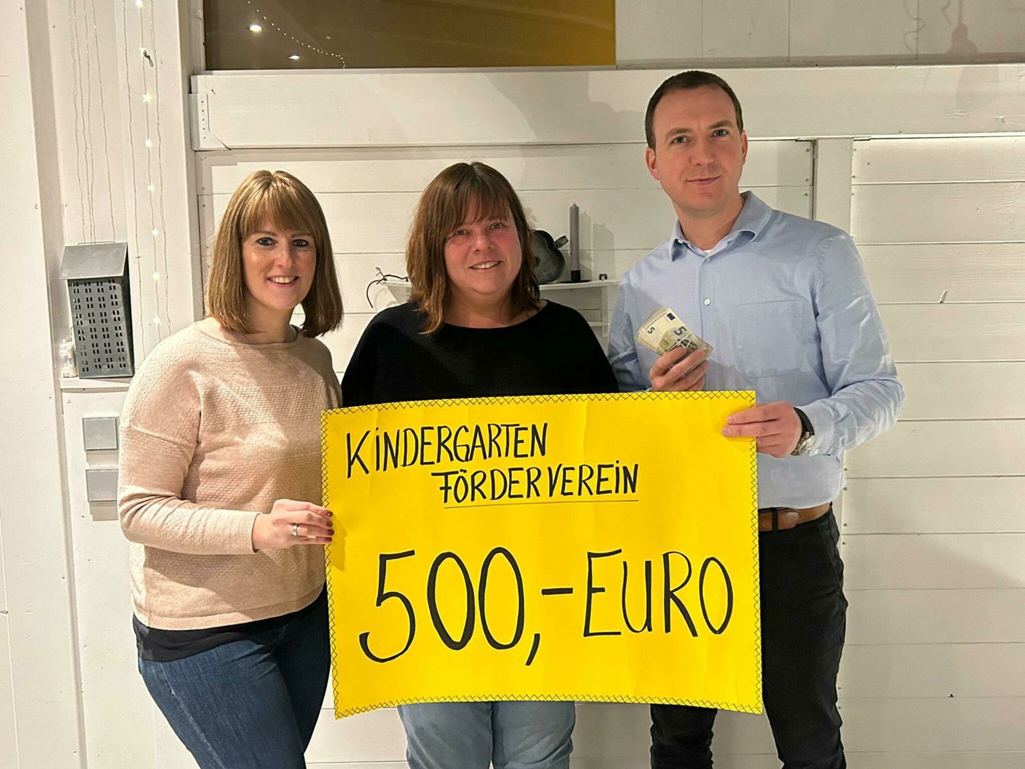 Adventsfenster Aktion beschert Geldsegen für Bännjer Kindergarten