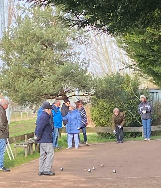 eingestellt  | Foto:  - Welche Kugel liegt hier vorn. Hat der Schiri den Durchblick? -
