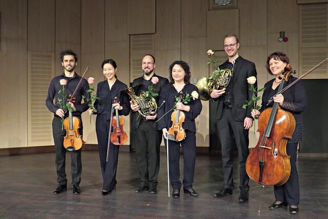 Abschlussfoto mit Rosen | Foto: Brigitte Melder