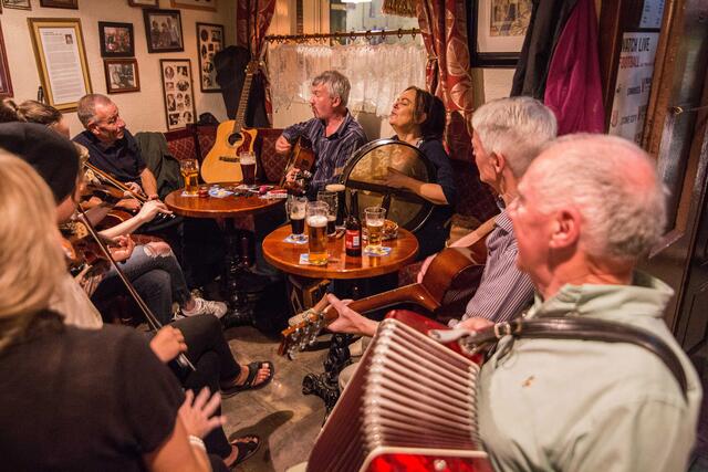 Im Pub | Foto: Frank Zagel/gratis