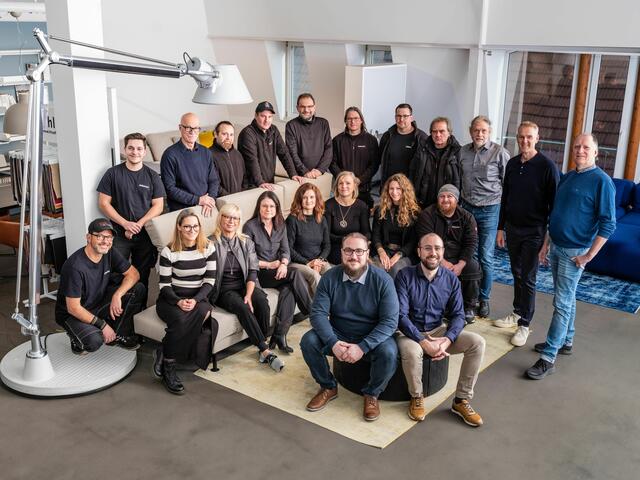 Welch ein Team: Bei Möbel Huthmacher in Grünstadt trifft man auf fachkundige Mitarbeiter, die beim Auswählen kompetent zur Seite stehen und die Möbel zu Hause am richtigen Platz montieren und aufstellen.  | Foto: Huthmacher