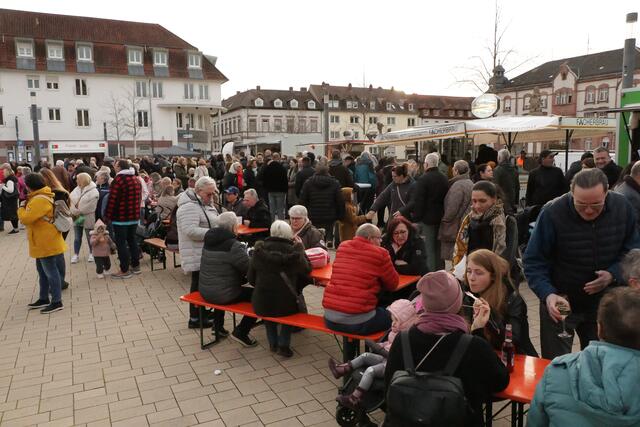 1. Feierabendmarkt auf dem Paradeplatz in Germersheim | Foto: Heike Schwitalla