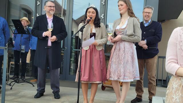 OB Marc Weigel, die beiden Mandelblütenhoheiten und Matthias Frey bei offiziellen Eröffnung des Mandelblütenfestes | Foto: Markus Pacher