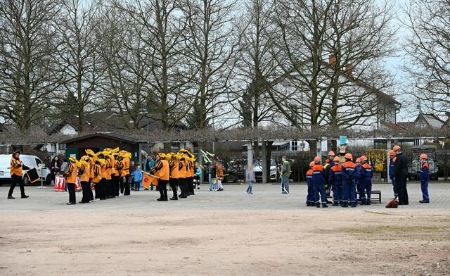 Fanfarenzug der Freiwilligen Feuerwehr Jockgrim und Mitglieder der Feuerwehr | Foto: Andrea Abt