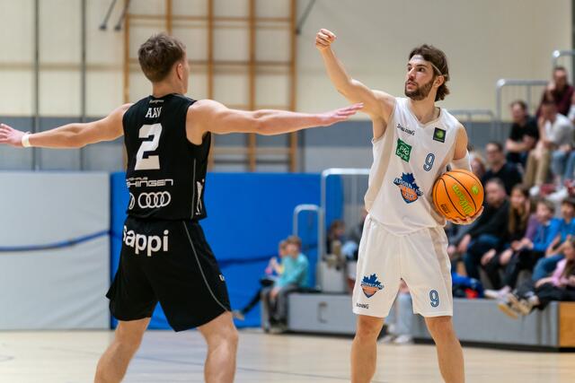 BIS-Regisseur Carlos Hidalgo Guijo (rechts) behielt auch in der Schwenninger Deutenberghalle die Übersicht | Foto: BIS Baskets Speyer