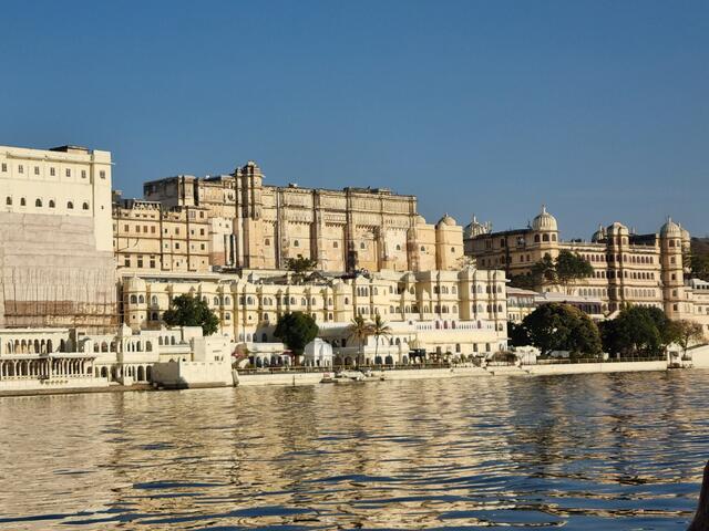 Palast in Udaipur vom See aus gesehen | Foto: © www.jowapress.de