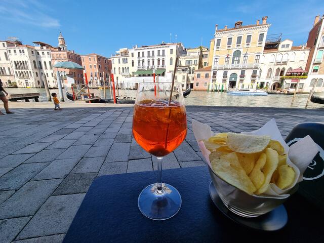 Auszeit: Zeit für den Apero, natürlich am Canal Grande | Foto: © www.jowapress.de