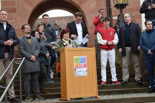 Klare Worte von der "Oma gegen Rechts" Petra Fischerkeller | Foto: Bender