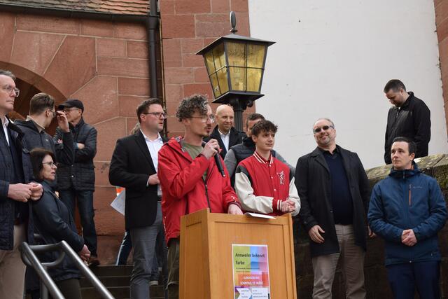 Sebastian Hey-Brenkert: „kein fußbreit den Faschisten!“  | Foto: Bender