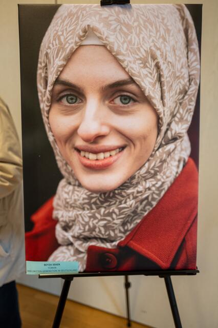 Impressionen von der Ausstellung "Vielfalt in Bildern - Ode an die Kunst des gemeinsamen Lebens" mit Fotografien von Lana Nova.   | Foto: Christian Gaier