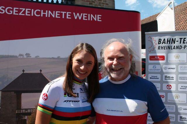 Bahnrad-Olympiasiegerin und Weltmeisterin Miriam Welte mit Walter-Heinz Glaß | Foto: Michael Sonnick