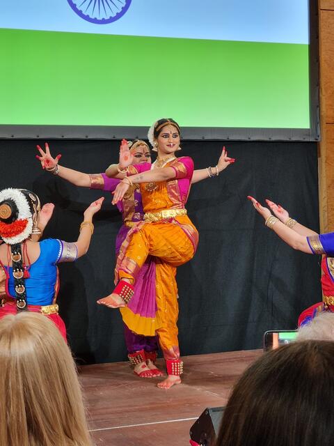 Tanzdarbietungen von Shany Mathew mit ihren Tänzerinnen | Foto: IGNK
