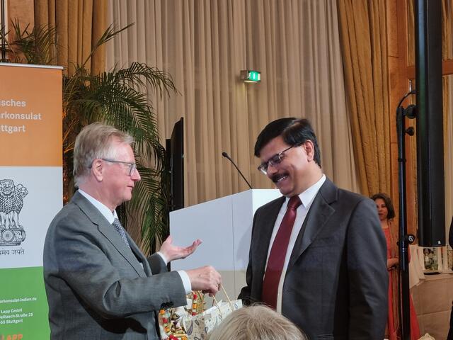 Andreas Lapp, Honorarkonsul der Republik Indien für Baden-Württemberg und Rheinland-Pfalz, und Konsul Rajiv Chitkara vom Indischen Generalkonsulat in München | Foto: IGNK