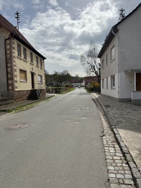 Ortsdurchfahrt Oberndorf K 25 mit Entwässerungsrinnen | Foto: Arno Mohr