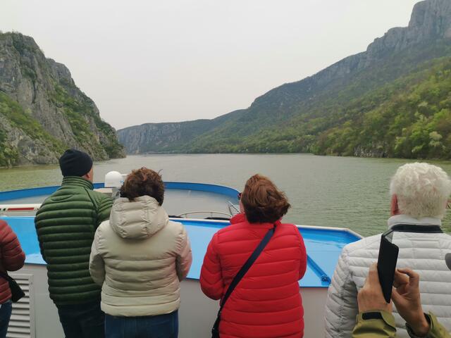 Erwartungsvoller Ausblick auf die anstehende Engstelle der Donau. | Foto: Arndt