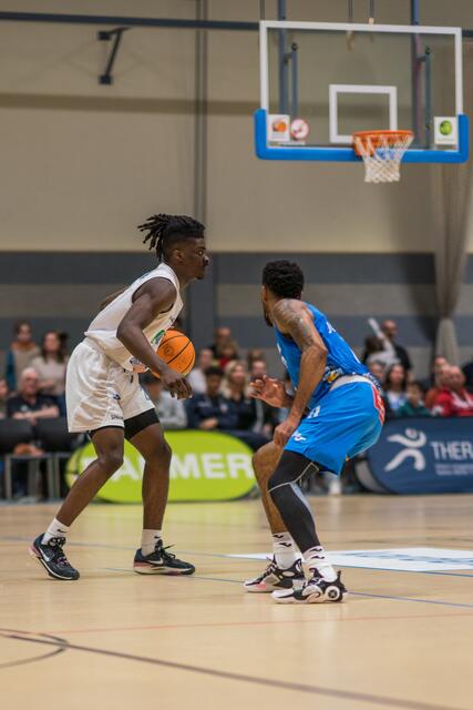 BIS-Talent Simon Franke (links) überzeugte gegen Spitzenreiter Dragons Rhöndorf als Topscorer | Foto: BIS Baskets Speyer