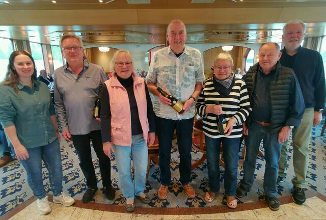 Acht Teilnahmen bei Leserreisen: Unser Foto zeigt Jessica Nordhauß (von links), Friedrich und Margareta Wiedemann, Manfred Klohr, Ute und Werner Naumer, Peter Hausch. | Foto: Arndt