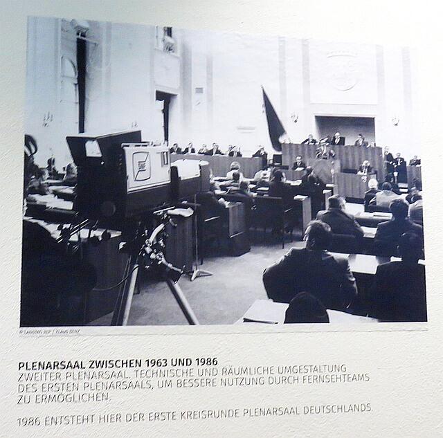 Der Plenarsaal im Deutschhaus in Mainz zwischen 1963 und 1986.
Danach war Mainz der erste Landtag Deutschlands, der einen runden Plenarsaal erhielt. | Foto: Maiken Liefeith