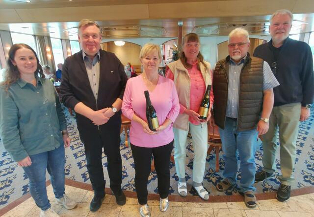 Sechsmal waren sie bei einer Leserreise dabei: Unser Foto zeigt (von links) Jessica Nordhauß, Hans Dieter Thiede und Brigitte Durst, Hildegard und Günter Schneider, Peter Hausch. | Foto: Arndt