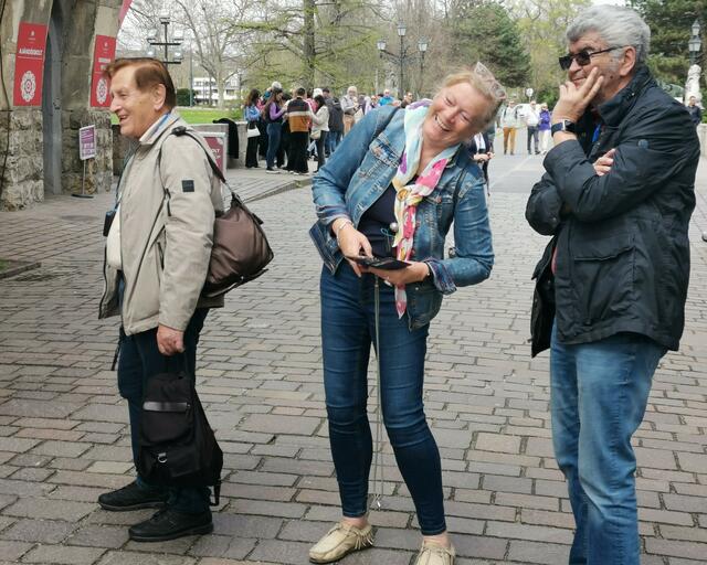 Der Test des Straßenmusikers ist lustig. | Foto: Arndt