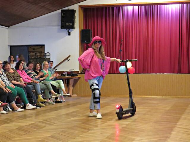 Mit Roller unterwegs | Foto: Brigitte Melder