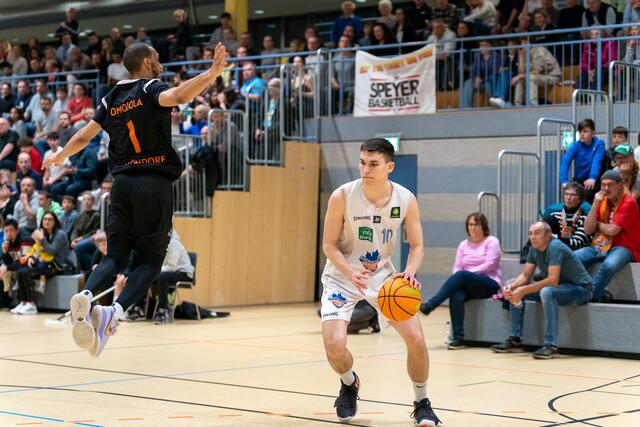 BIS-Schütze David Pisic (rechts) konnte trotz seiner 18 Punkte die knappe Niederlage der Speyerer bei Bayern München II nicht abwenden | Foto: BIS Baskets Speyer