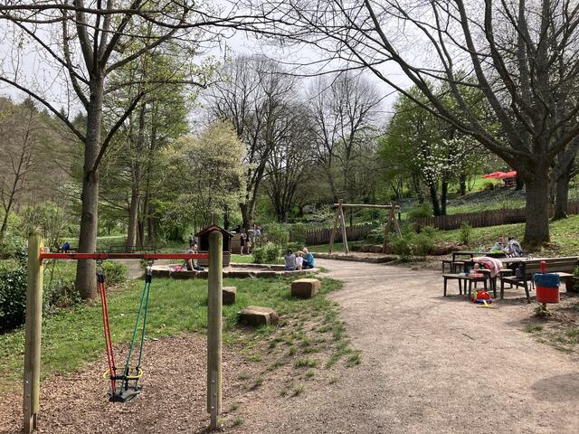Sandkasten und Picknickplatz | Foto: B. Bender
