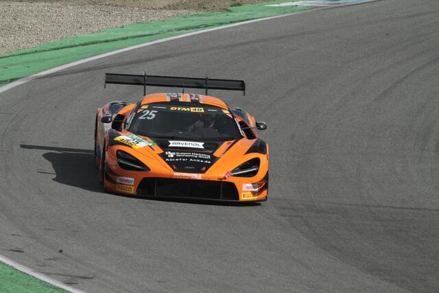 Ben Dörr pilotiert einen McLaren 720S GT3 Evo | Foto: Michael Sonnick