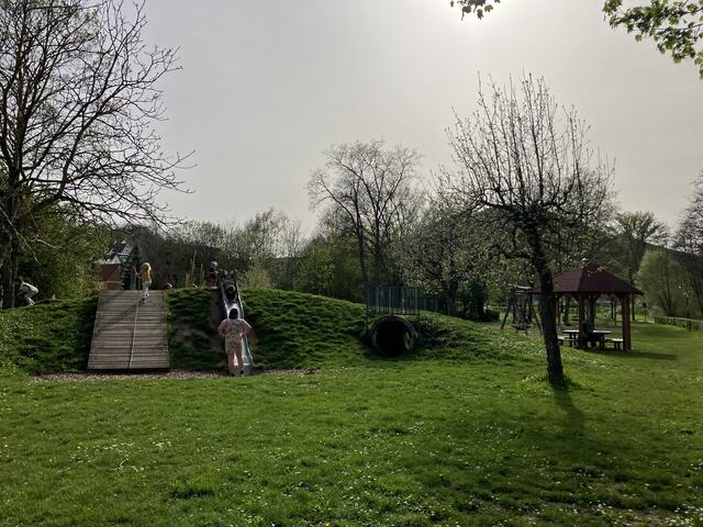 Klettern und rutschen | Foto: B. Bender