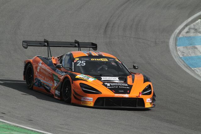 Ben Dörr pilotiert einen McLaren 720S GT3 Evo | Foto: Michael Sonnick