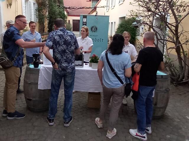 Probieren im VDP-Weingut Bergdolt
 | Foto: Gerhard Syring-Lingenfelder