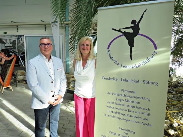 Links: Rainer Schulz (Stiftungsrat) und Karin Horn (Stiftungsrätin) | Foto: Brigitte Melder