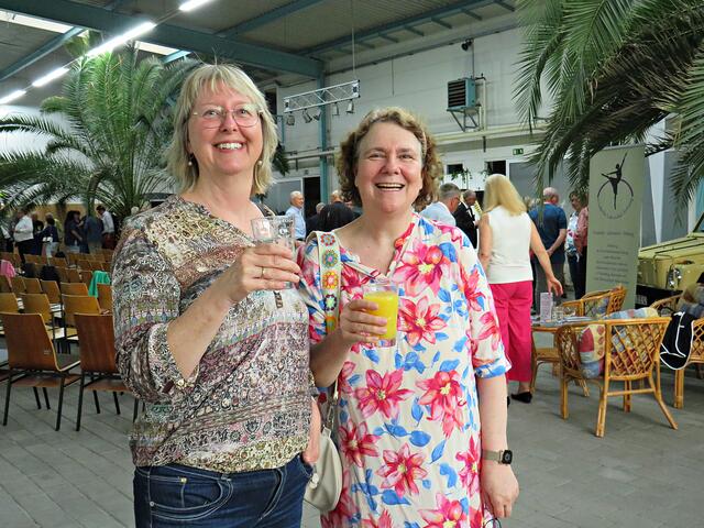 Annette Schön aus Böhl-Iggelheim genoss den Abend mit Freundin | Foto: Brigitte Melder