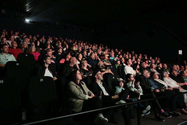 Fünf vollbesetzte Kino-Säle in Landau parallel | Foto: Andre Poschadel