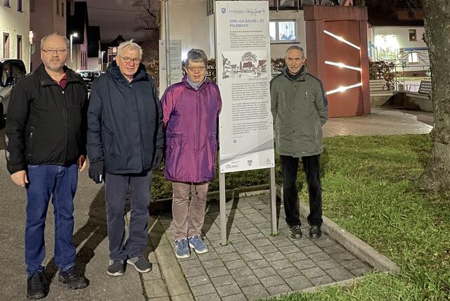 Der Arbeitskreis Palmbacher Waldensergeschichte am Waldenserdenkmal | Foto: Roland Jourdan