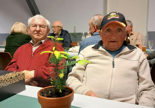 Seit dem ersten Tag dabei: Gründungsmitglieder Hermann Baron (97, links) und Leonhard Spengler (99). | Foto: W. G. Stähle