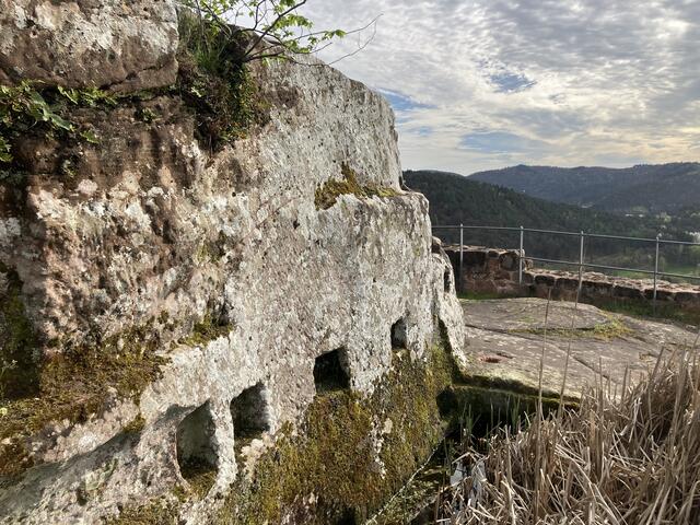 Reste des mittelalterlichen Gemäuers | Foto: B. Bender