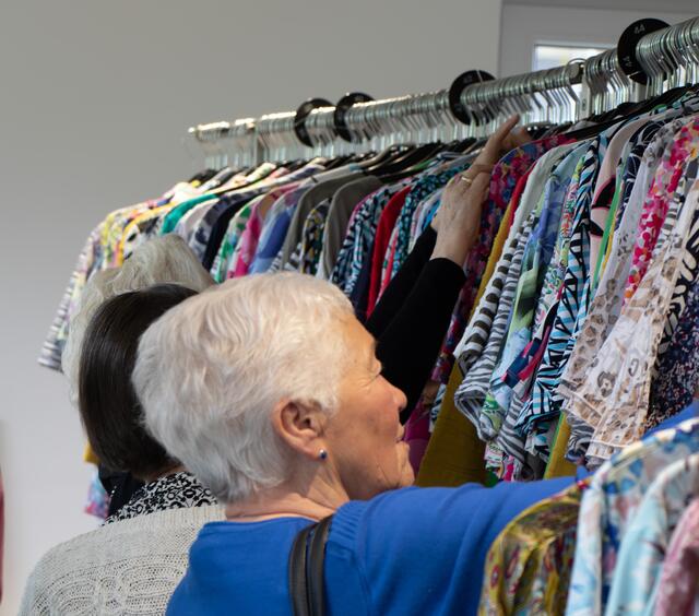 Modenschau für Seniorinnen im AWO-Quartiersbüro Bellheim | Foto: Heike Schwitalla