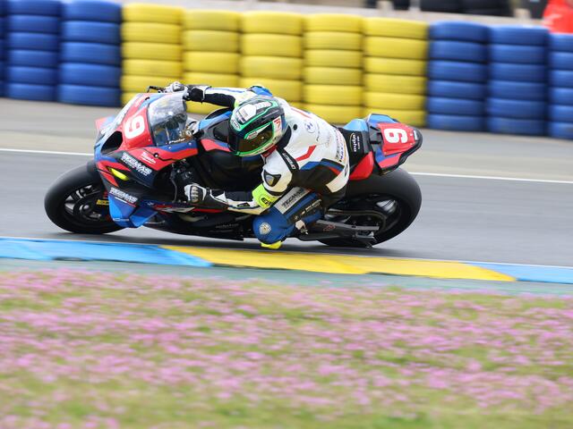 Jan Bühn auf der BMW M1000RR-Rennmaschine  | Foto: Hartmut Reuschel