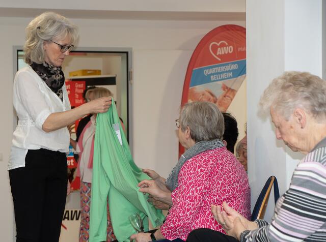 Modenschau für Seniorinnen im AWO-Quartiersbüro Bellheim | Foto: Heike Schwitalla
