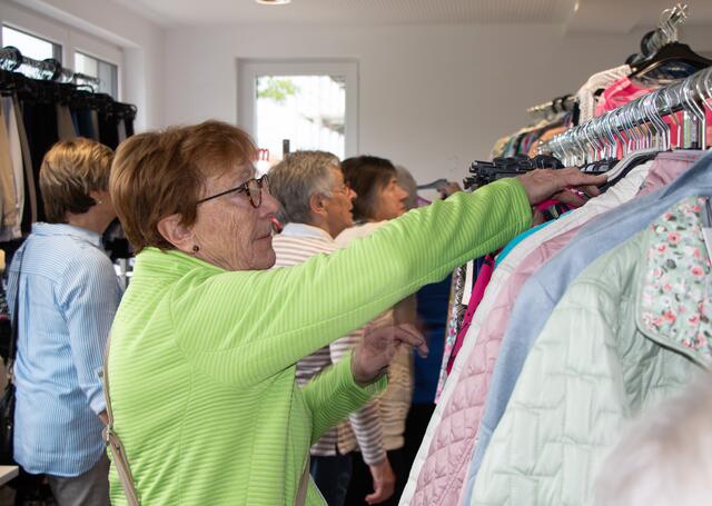 Modenschau für Seniorinnen im AWO-Quartiersbüro Bellheim | Foto: Heike Schwitalla