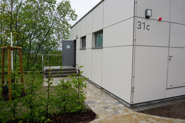Für Wohnen mit intensiver Assistenz errichtete das Pfalzklinikum Einzelwohnhäuser, um Klient*innen Raum für Privatsphäre und Rückzug zu ermöglichen | Foto: Pfalzklinikum Klingenmünster