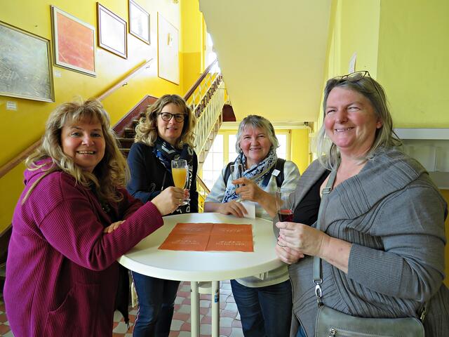 Im Foyer beim Sektempfang | Foto: Brigitte Melder