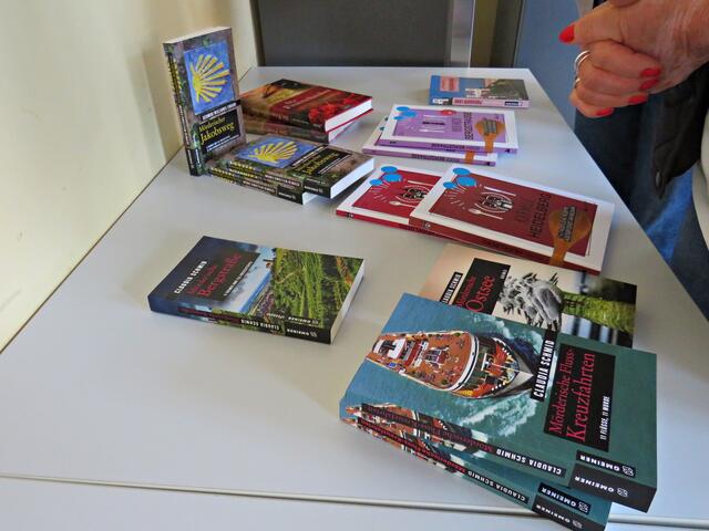 Alle Bücher von Claudia Schmid lagen aus | Foto: Brigitte Melder