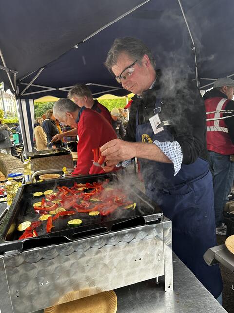 Es wurden 40 Kilogramm Gemüse gegrillt. | Foto: Oliver Langewitz