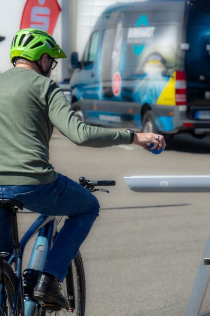 Übungsleiter, Ball aufnehmen | Foto: Gerhard Öfner